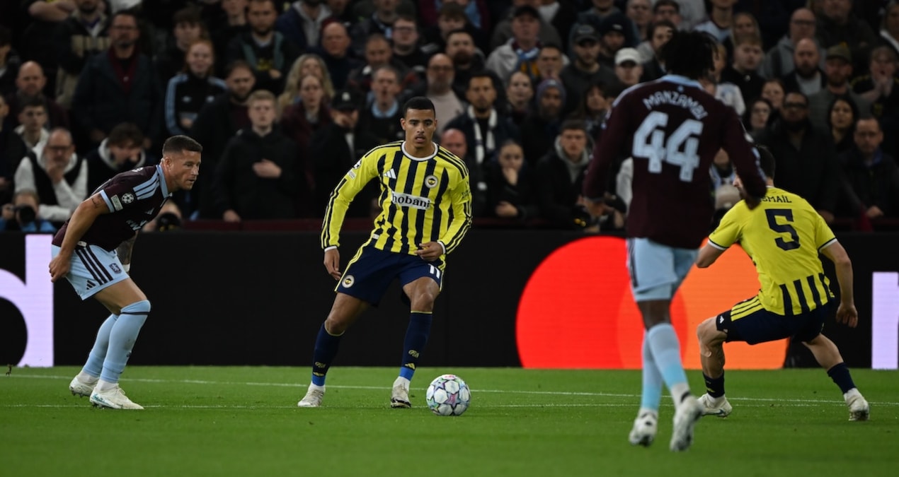 Fenerbahçe'nin yıldızına İngiltere'de protesto! Top ayağına her geldiğinde yuhalandı
