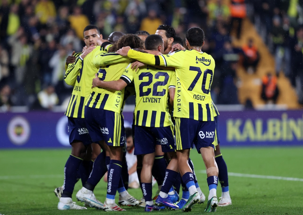 Fenerbahçe, Slavia Prag karşısında ilk peşinde
