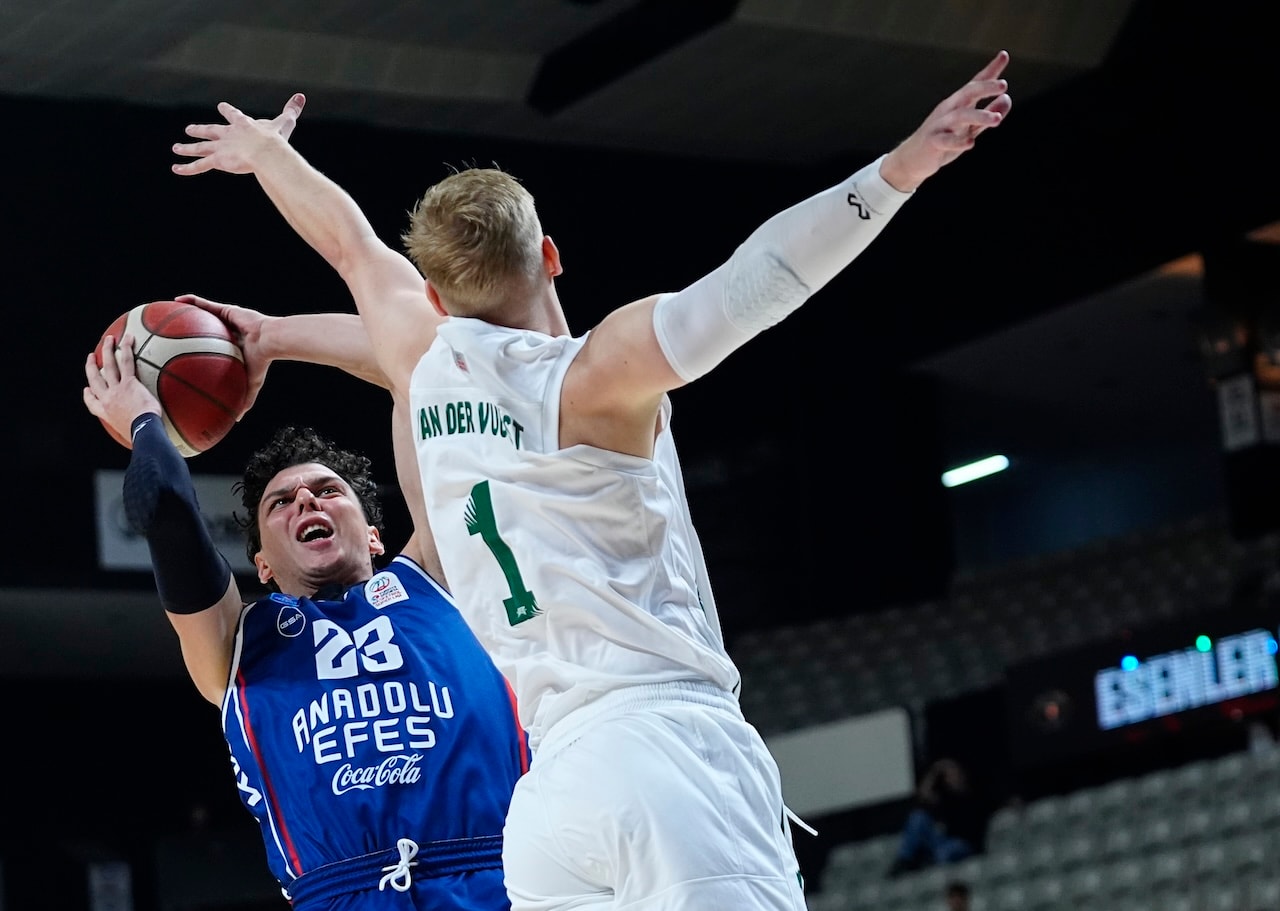 Anadolu Efes deplasmanda yıkıldı