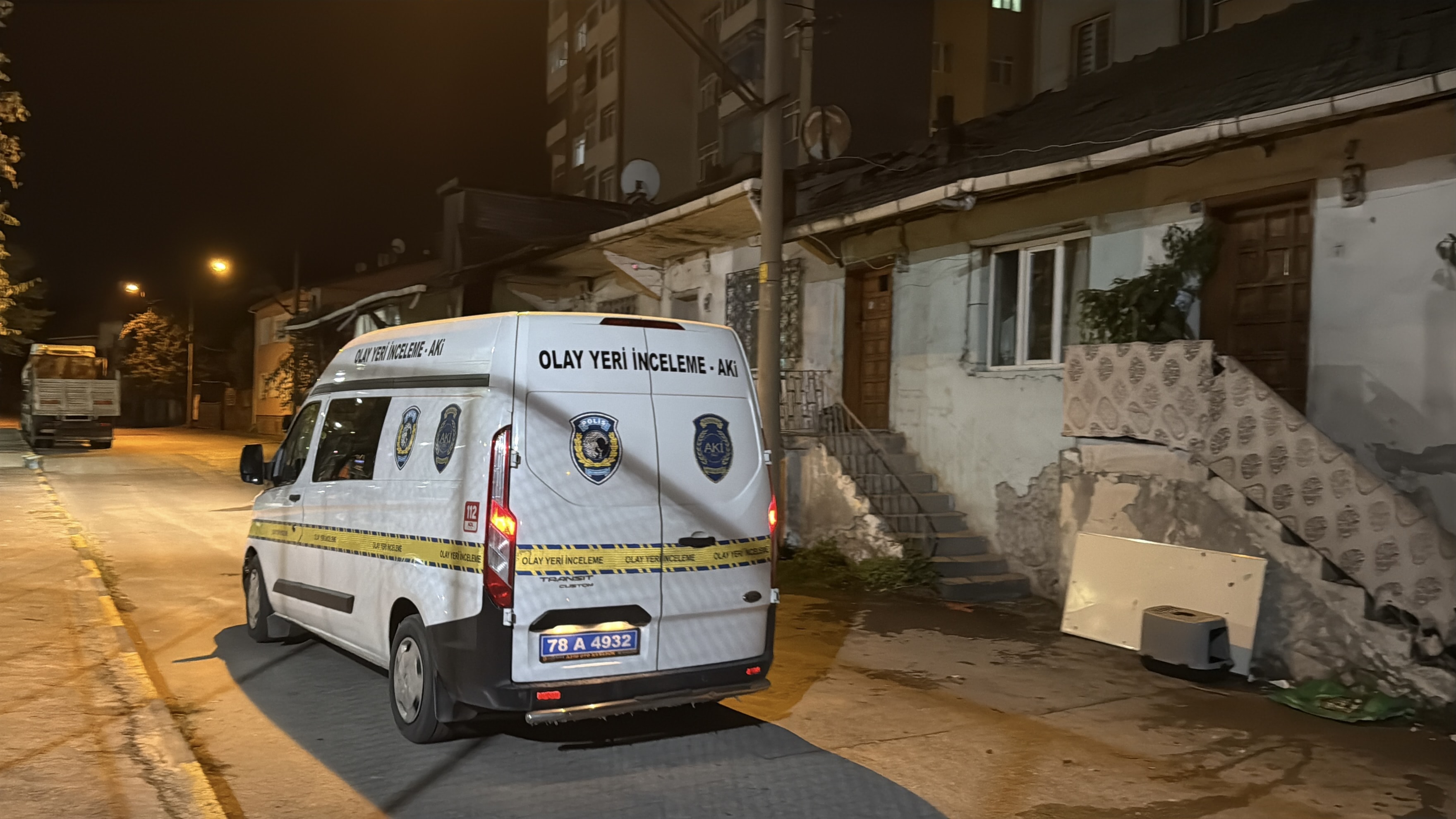 Evde başlayan kavga kanlı bitti: Tartıştığı erkek arkadaşını bıçakladı
