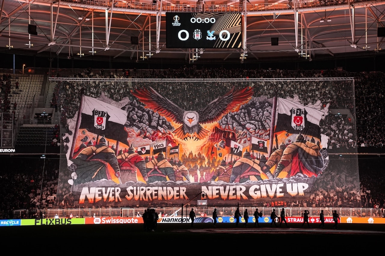 Beşiktaş tribünlerinden görsel şov