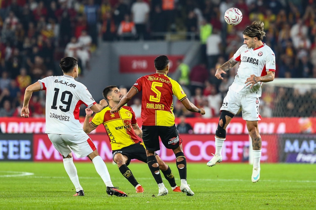 Göztepe seriye bağladı! Üst üste üçüncü galibiyet