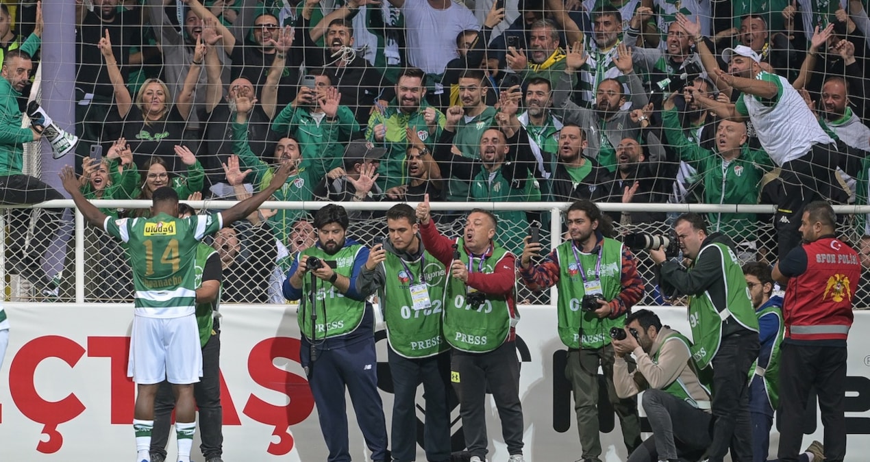 Bursaspor 6 gollü maçta kazandı! Ihenacho'dan tarihi seri