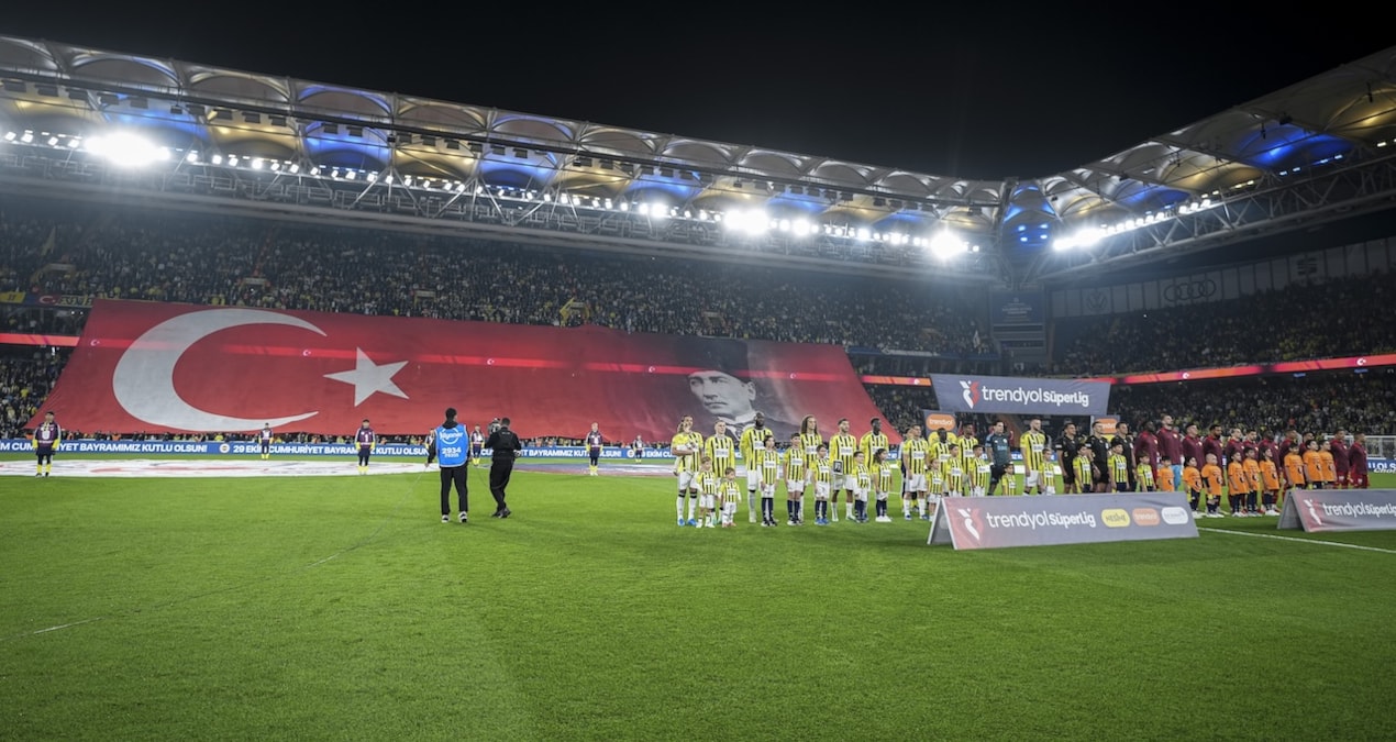 Kadıköy'de 'Yönetim istifa' sesleri