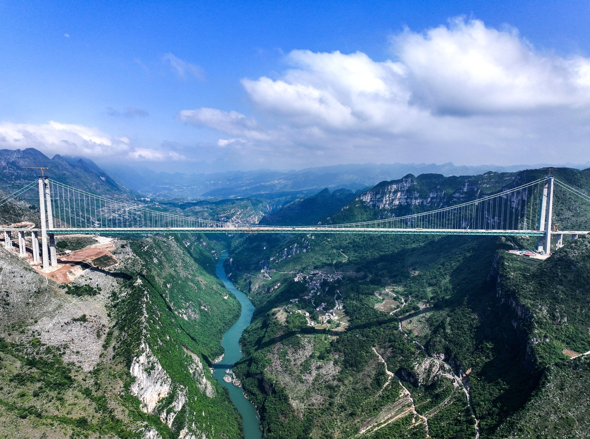 Açtıkları 2.982 metrelik köprüye 3 milyon turist akın etti