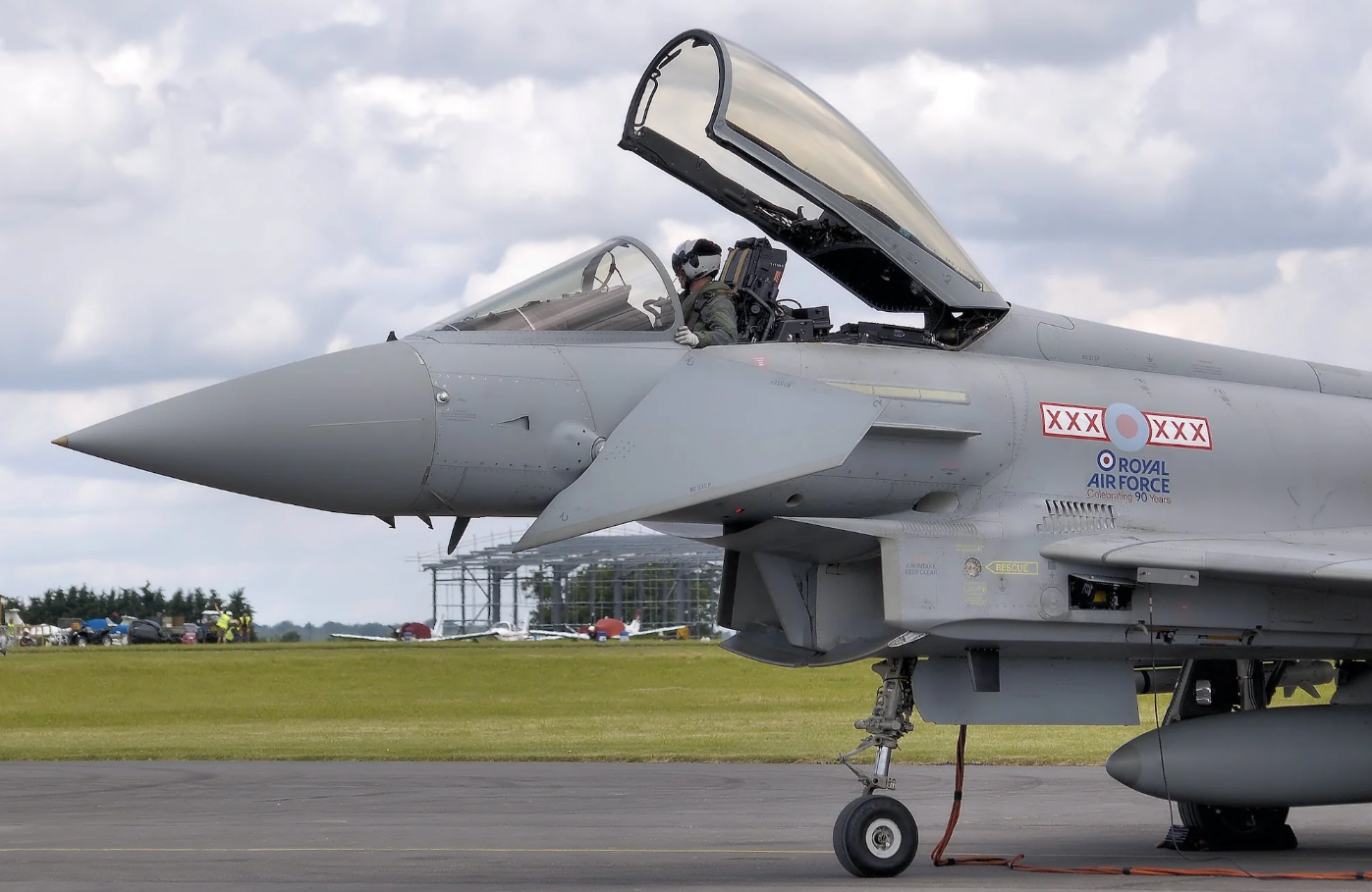 Türk pilotlar test uçuşuna başladı: Dünyanın gözde harp uçakları onlara emanet