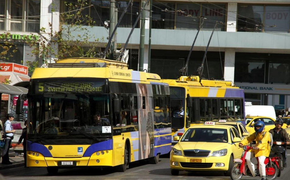 Komşuda otobüs sürecek şoför kalmadı: Çözümü Hindistan ve Mısır'da buldular