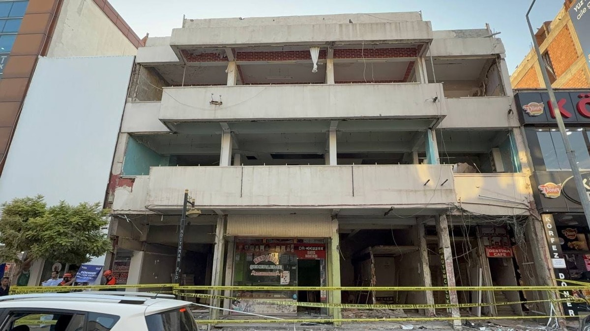 Adıyaman'da ağır hasarlı binadan gelen ses ekipleri harekete geçirdi