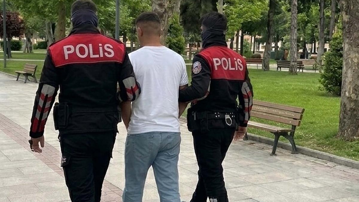 Hakkında 152 yıl kesinleşmiş hapis cezası bulunan 17 yaşındaki genç Manisa'da yakalandı