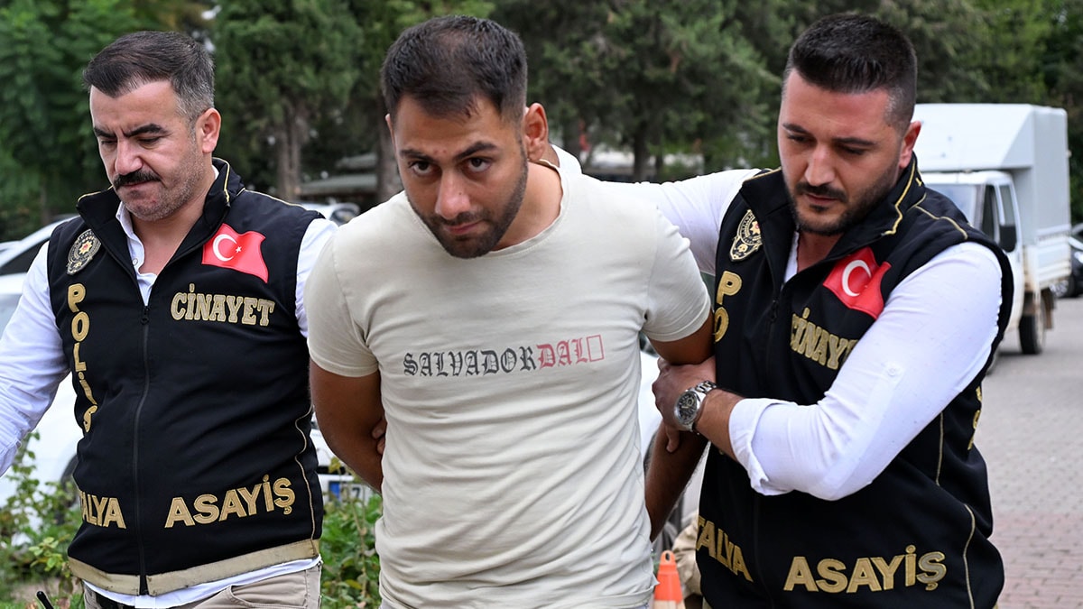 Antalya'da birlikte yaşadığı kadını öldürdü: Kaynar su döküp boğmuş
