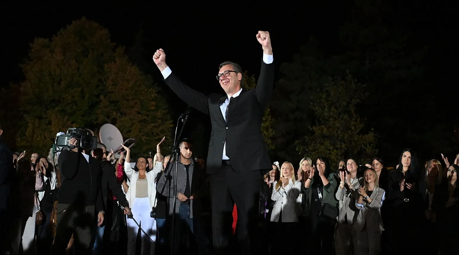 Başbakan olmak için cumhurbaşkanlığını bıraktı: Kapı kapı gezip oy topluyor