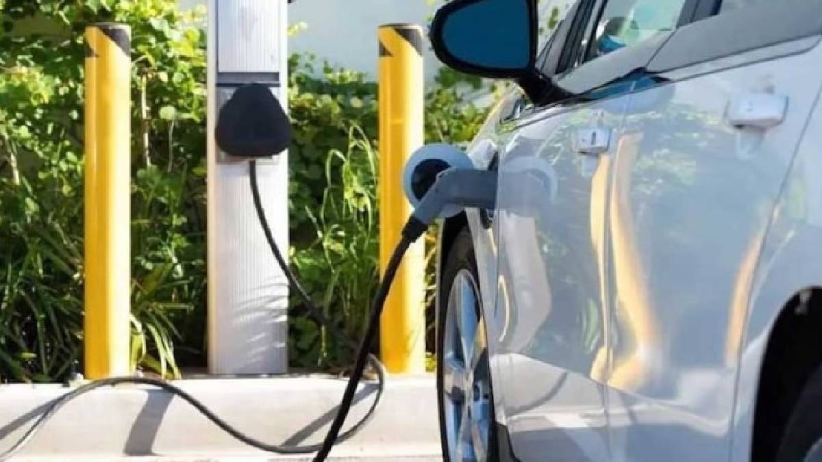 Tek şarjla 800 kilometreyi aşıyorlar: Türkiye'de satılan en uzun menzilli elektrikli otomobiller