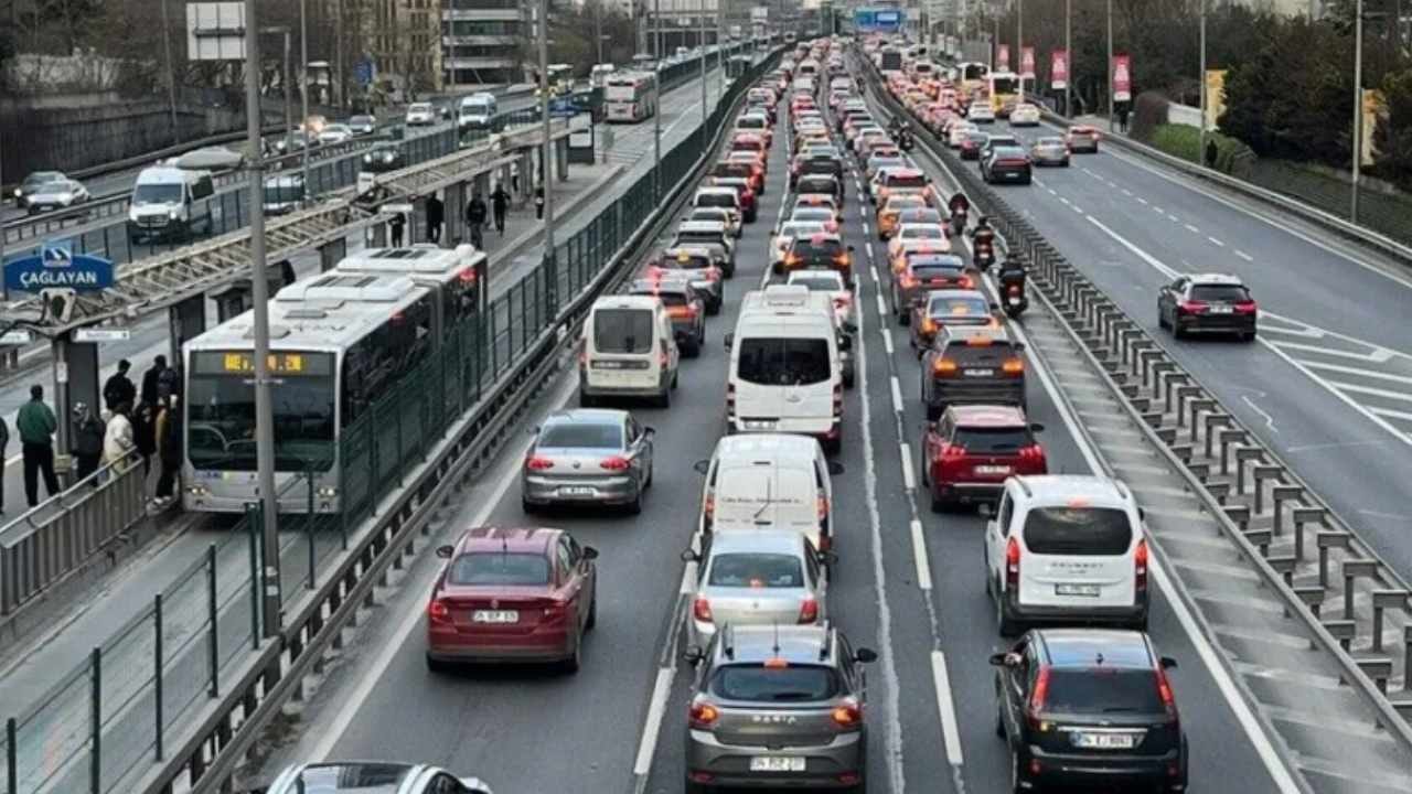Araç sahipleri iyice tutuştu: Stoklar bitti, sıkıntı tam 2 yıl sürecek