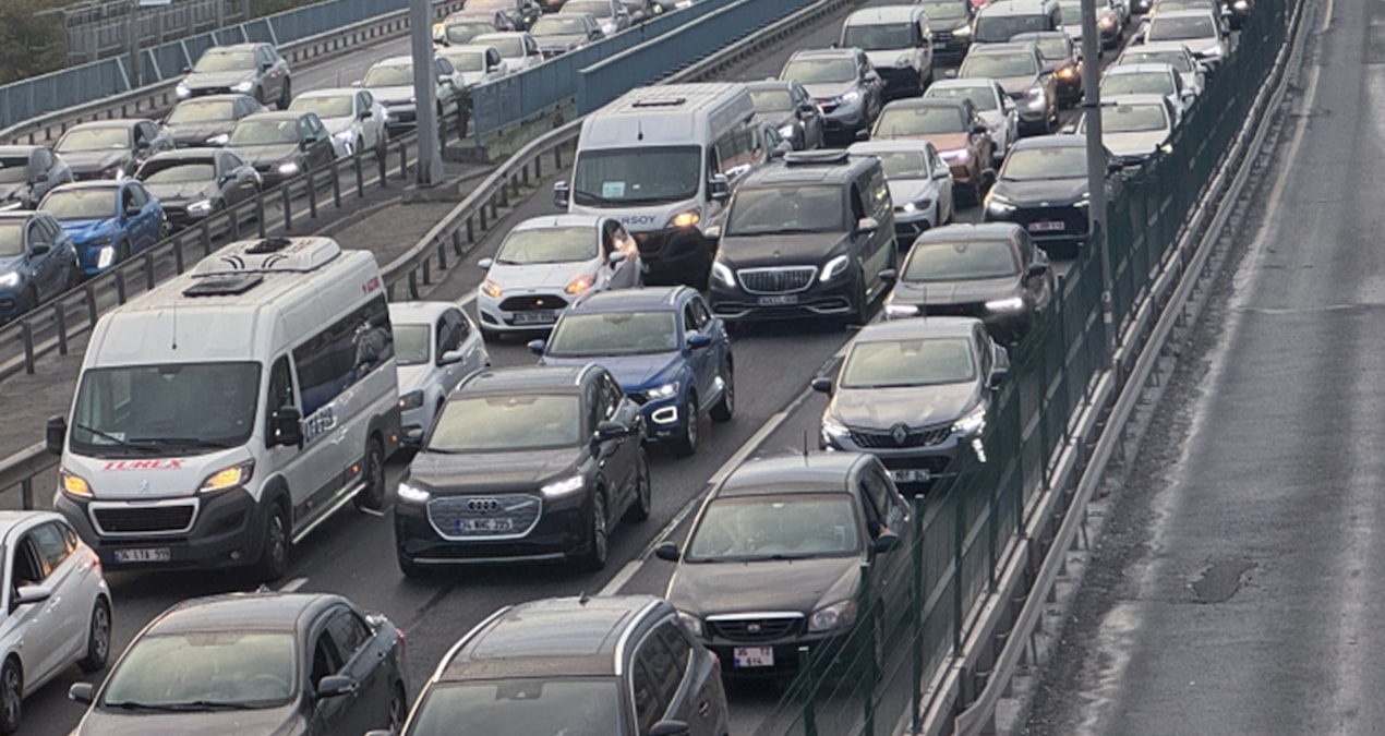 İstanbullulara 12 günlük uyarı! Bu yol 7 saat trafiğe kapatılacak