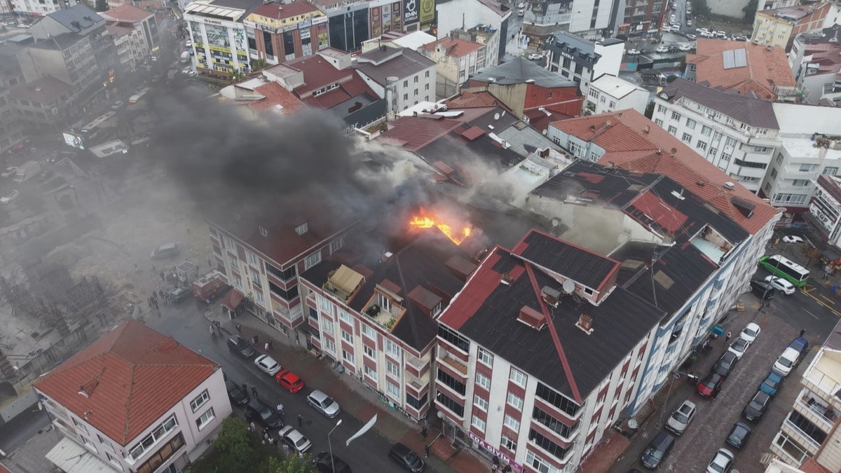 Arnavutköy'de 5 katlı binada yangın