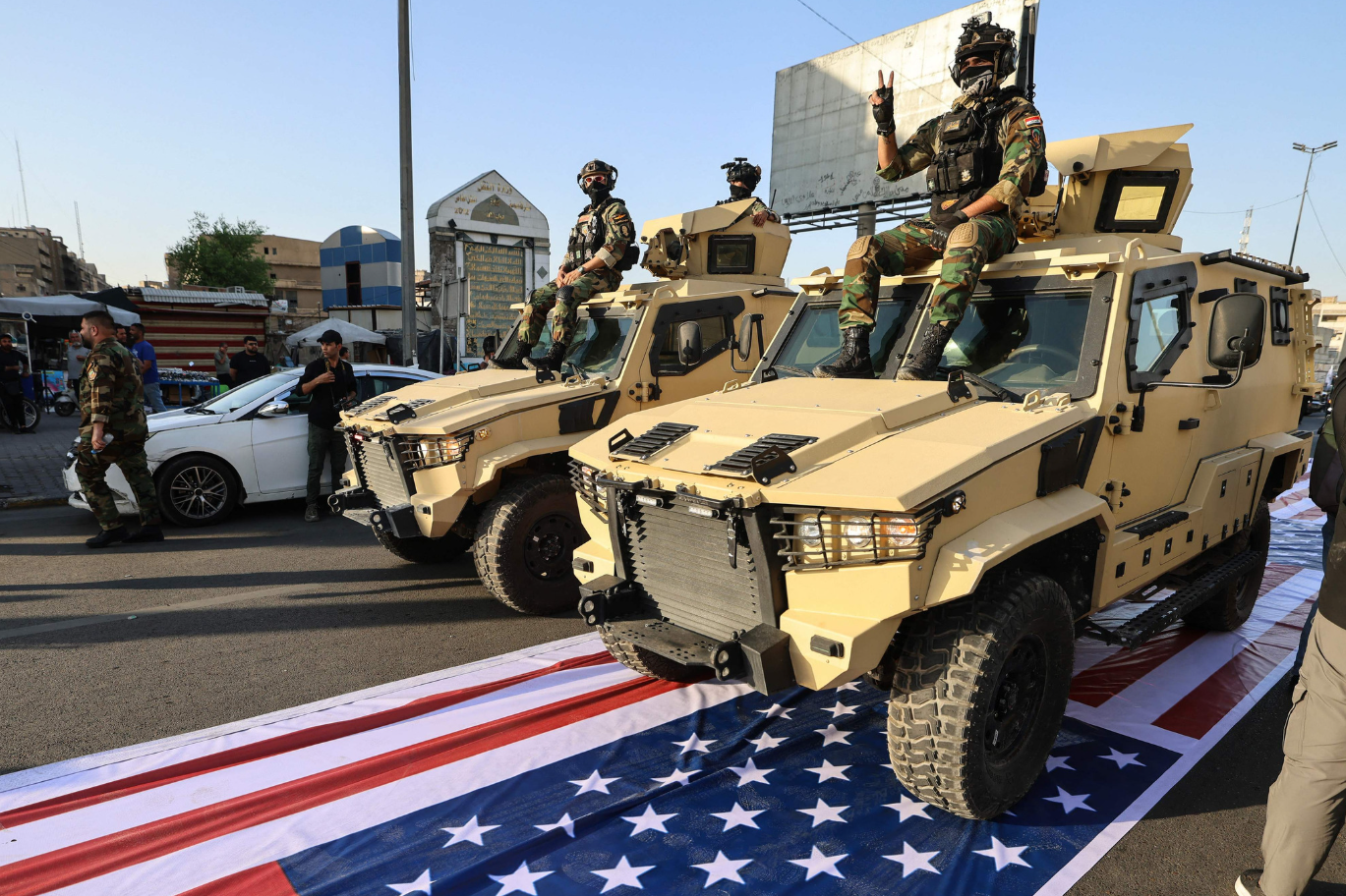 Komşunun başbakanı Amerikan ve İsrail bayrağı çiğnenince düğmeye bastı
