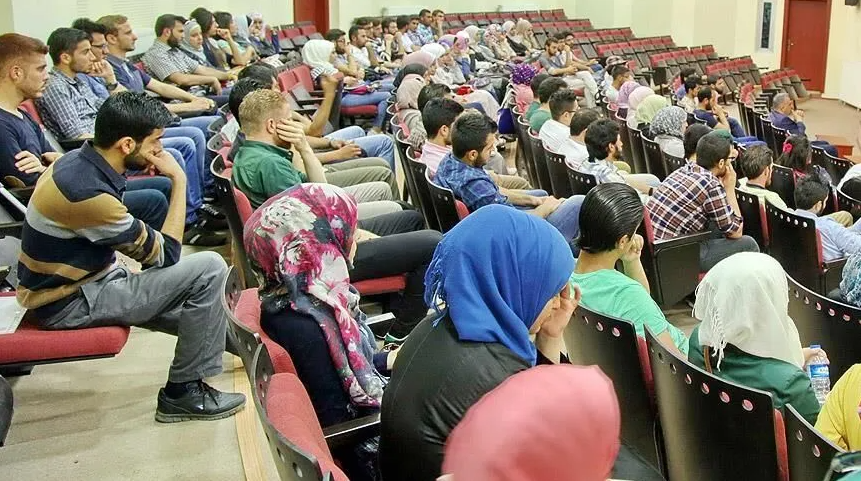 Suriyeli üniversitelileri çıldırtan karar: Kadınları kapı dışına ittiler
