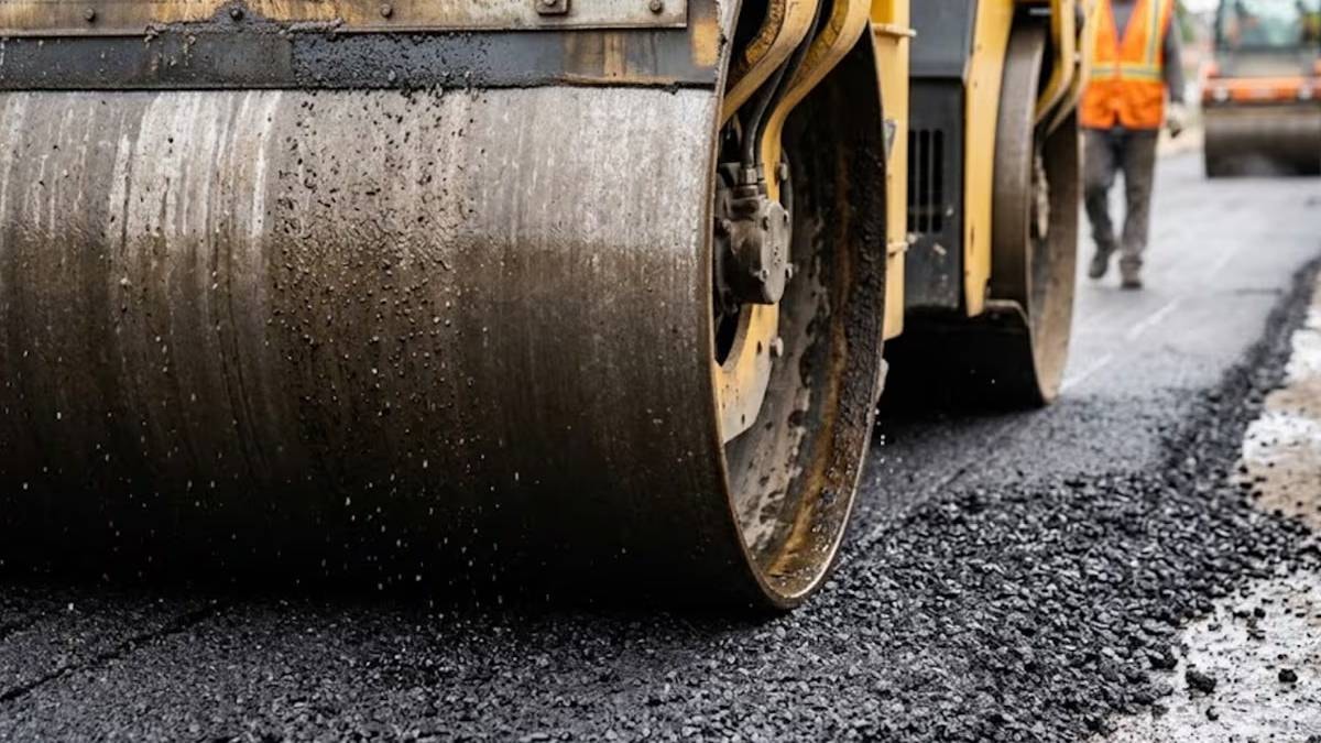 Hem su baskınlarını önlüyor hem sokakları serinletiyor: Asfalta rakip çıktı