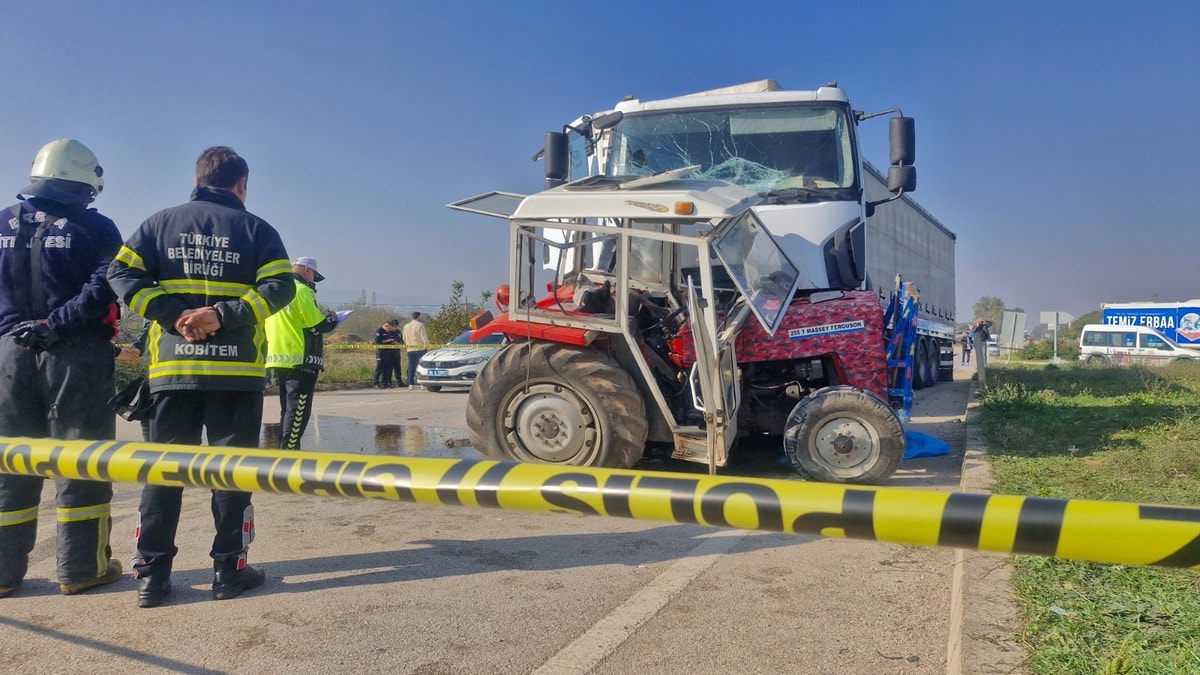 Askeri malzeme taşıyan TIR'la traktör çarpıştı: 1 ölü, 1 ağır yaralı