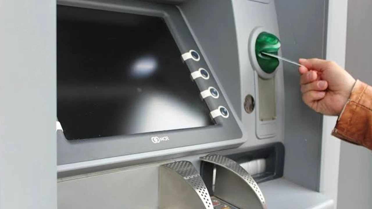 ATM'nin açığını buldu 4 ayda milyoner oldu
