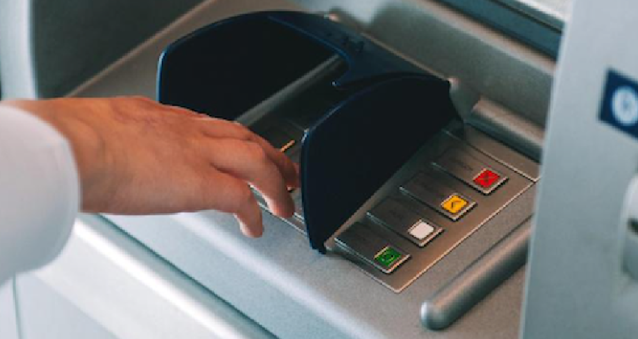 ATM’ye giden eli boş dönüyor: Para çekmek isteyenler bu yazıyla karşılaşıyor
