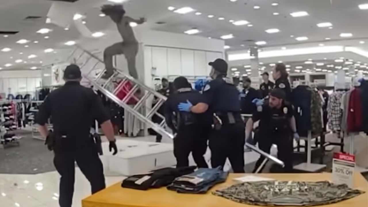 AVM tavanından gelen sesler polisi harekete geçirdi