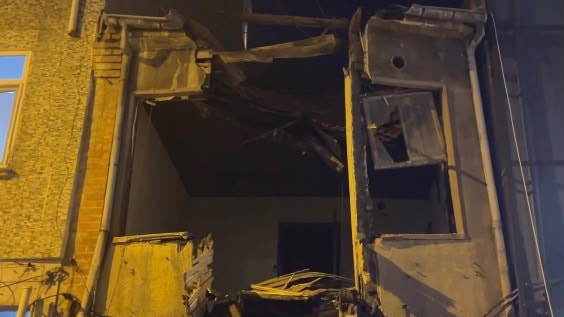 Bakırköy'de metruk bina çöktü