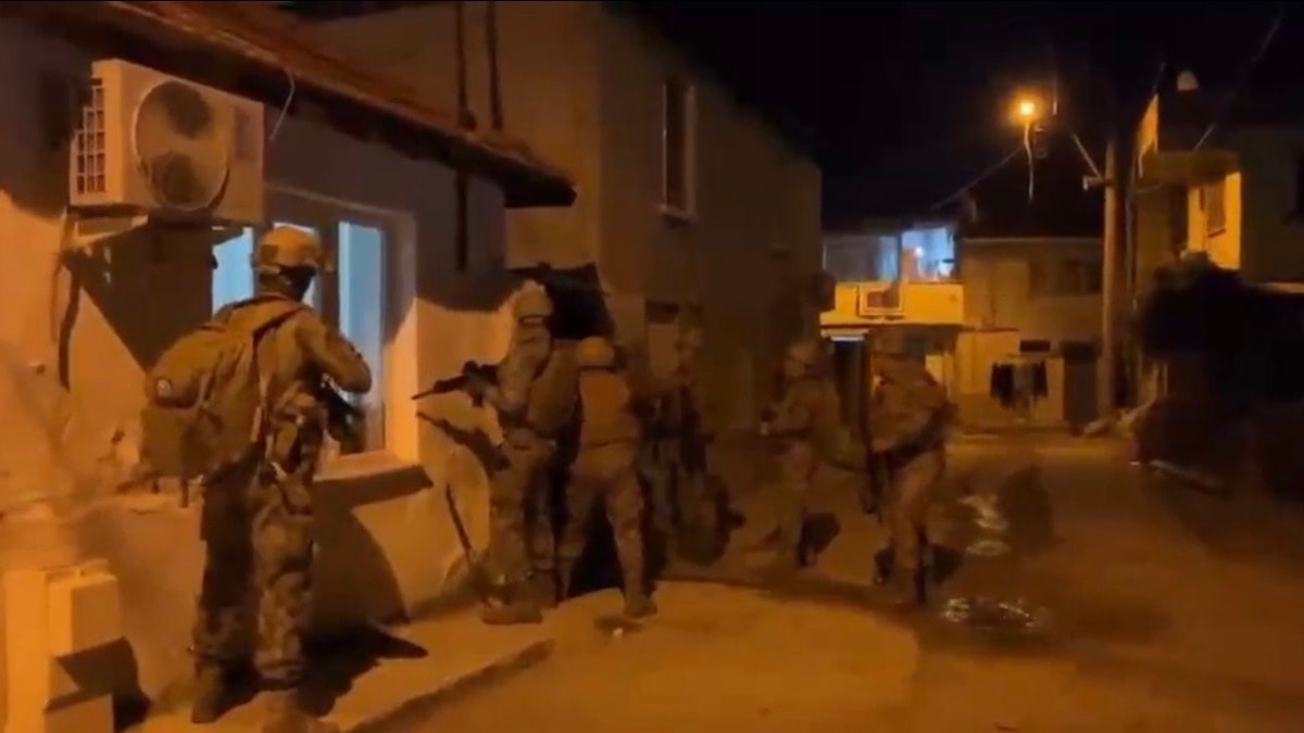 Balıkesir'de 37 adrese operasyon: 20 şüpheli yakalandı