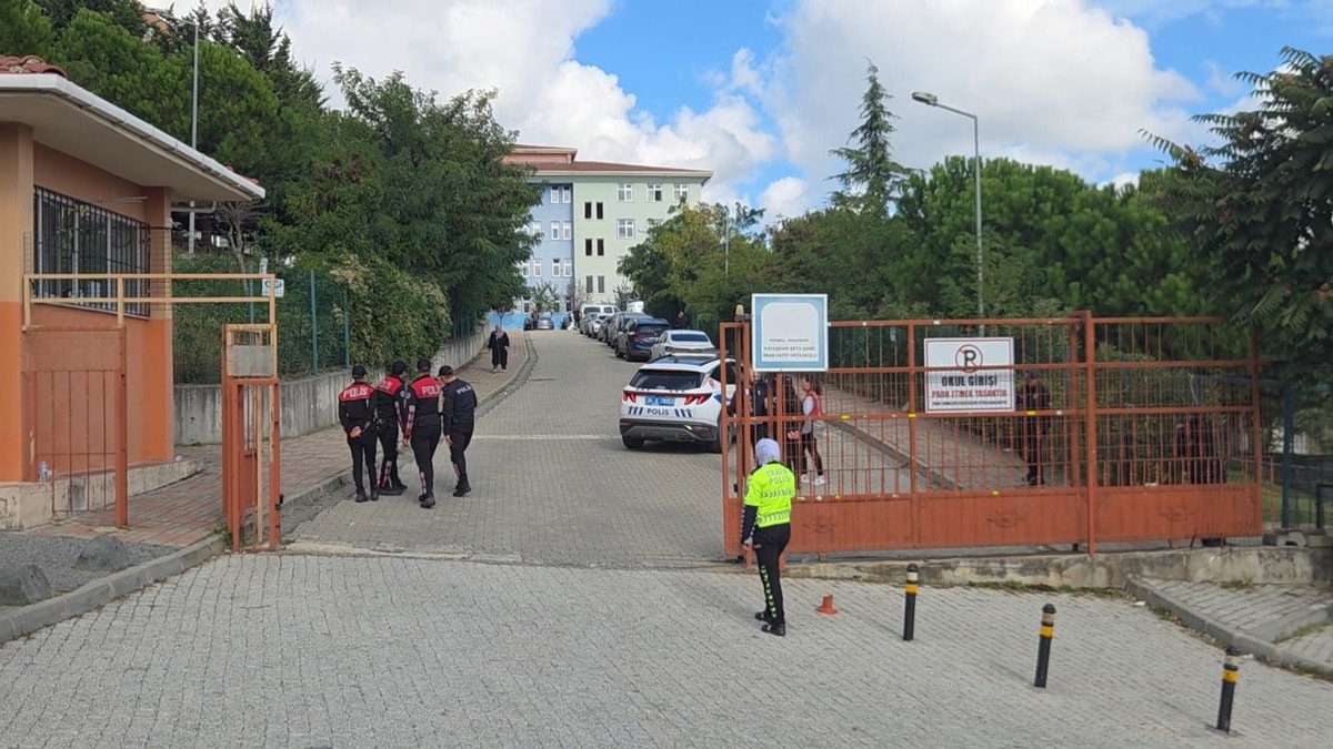 Başakşehir'deki okul saldırısında ş&uuml;pheli ve ailesi tutuklandı