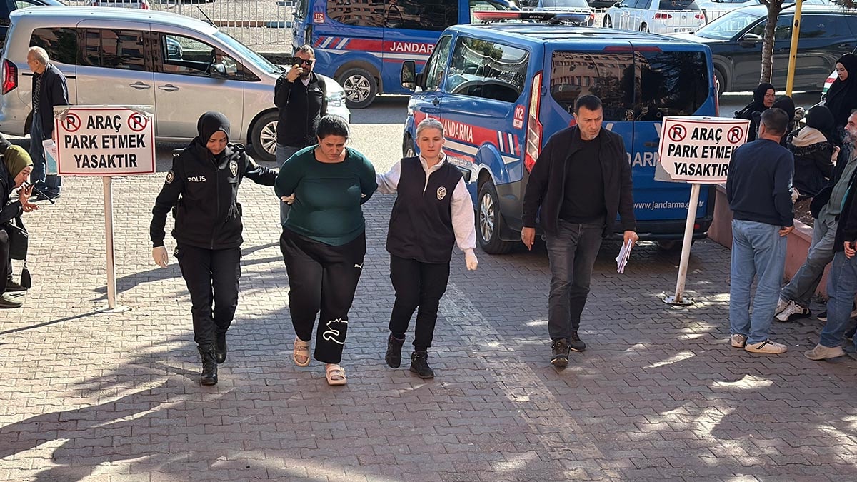 Karabük’te kıskançlık tartışması kanlı bitti: Erkek arkadaşını bıçakladı