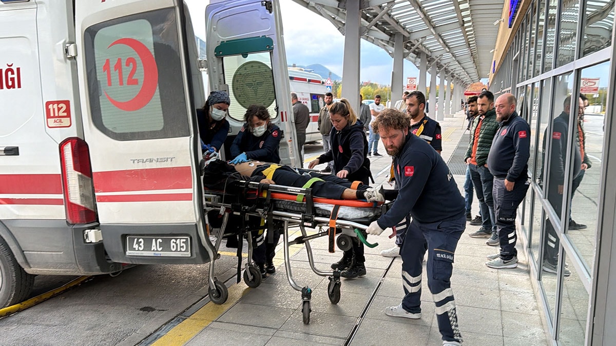 Kütahya’da yolcu treninin çarptığı yaya ağır yaralandı