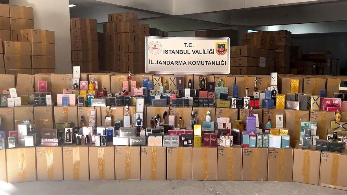 Bayrampaşa'da 350 milyon liralık sahte parfüm ele geçirildi