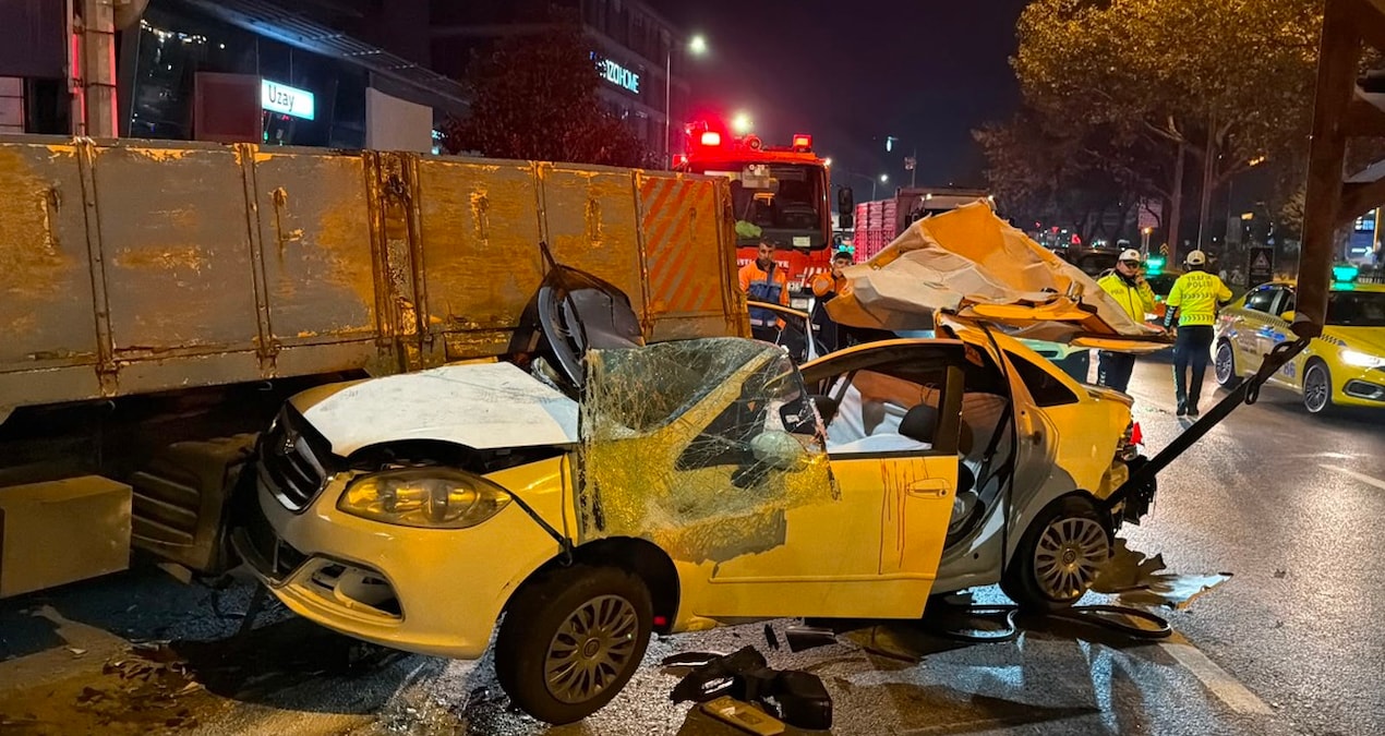 Beyoğlu’nda 5 araç birbirine girdi