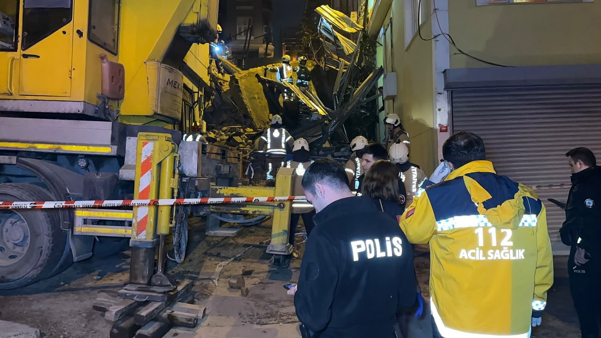 İstanbul'da 5 katlı bina çöktü