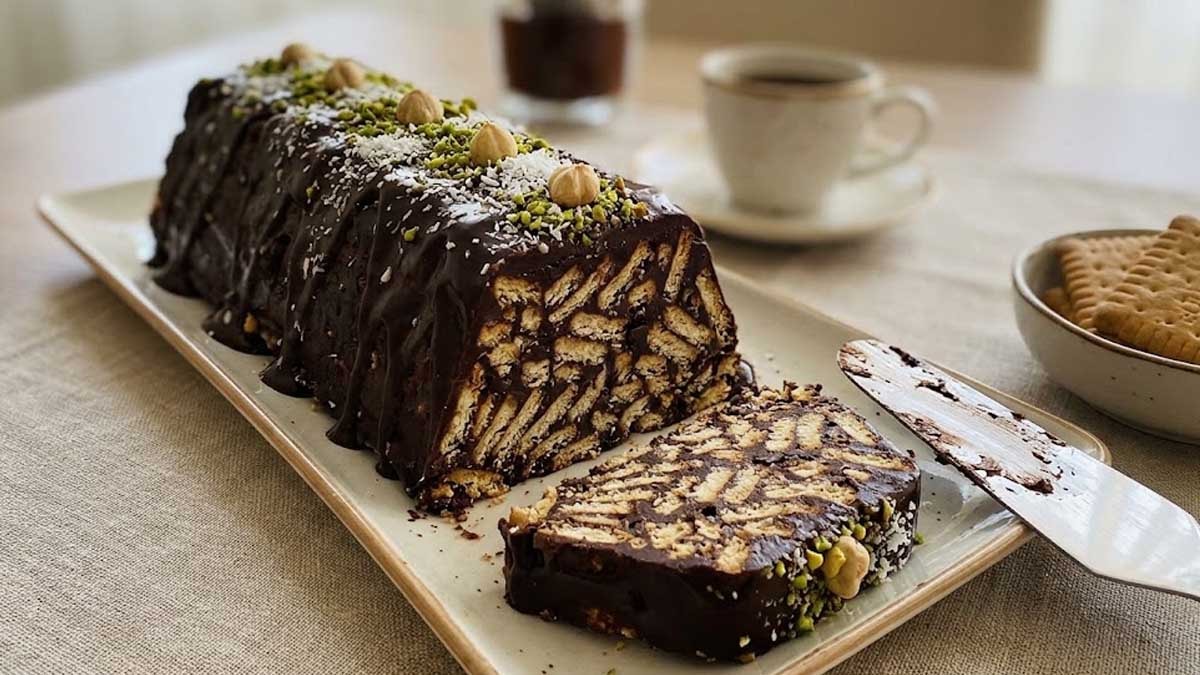 Fırın kullanmadan yapılan en kolay bisküvili pasta tarifi