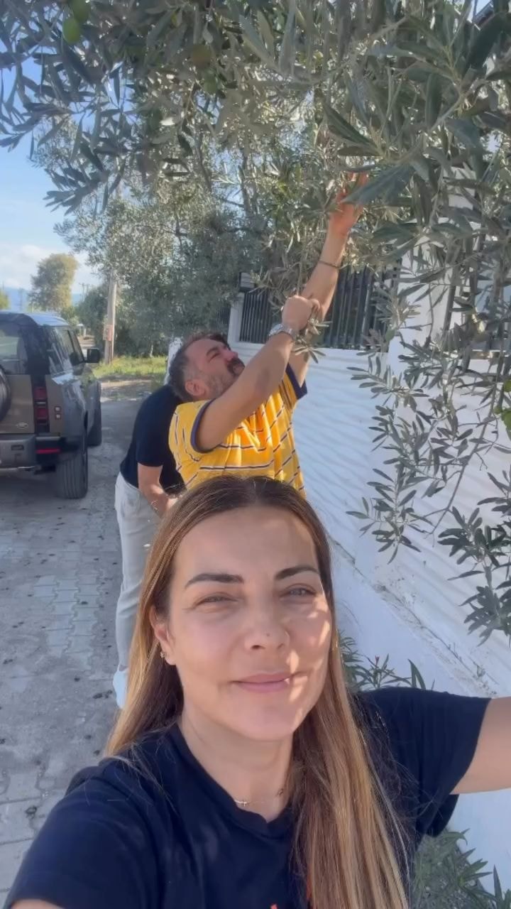 BURCU KARA ÖNCE DALINDAN TOPLADI