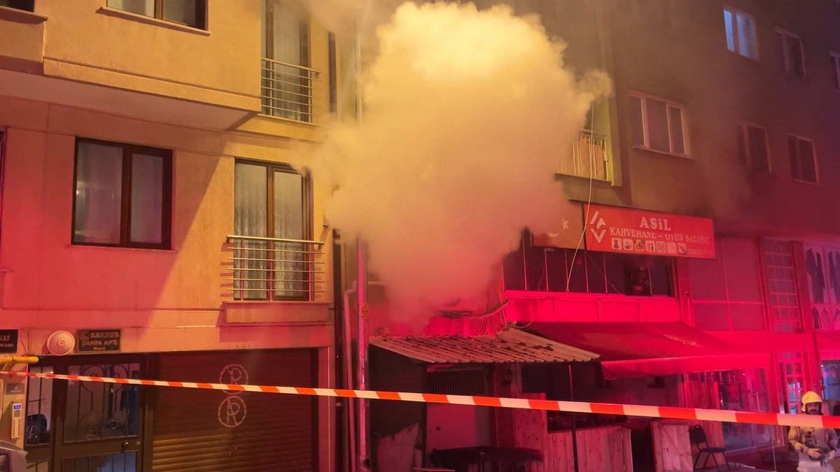 Bursa'da kıraathanede gece yangını