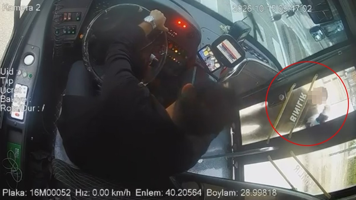 Bursa'da yolcu şoförle tartıştı: Otobüsün camını kırdı