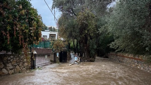 Cadde dereye döndü: Mahsur kalan hamile kadın için tüm ekipler seferber oldu