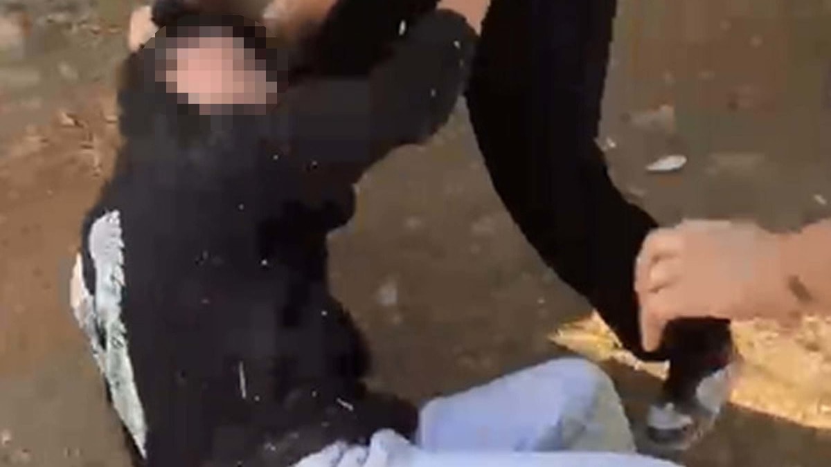 Çeşmede ıslatıp dövdüler! Liseli kızların akran zorbalığı kamerada