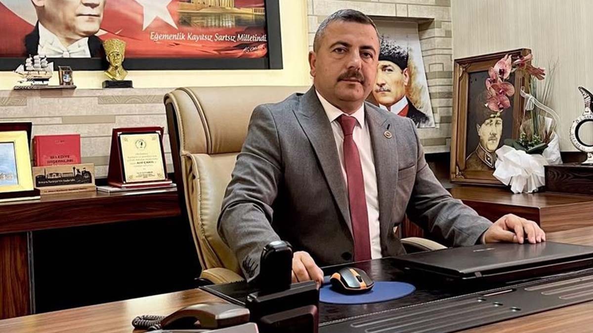 Bir belediye başkanı daha CHP'den istifa etti