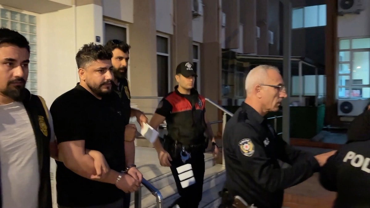 Cinayet davasından aranan iş insanı taziye ziyaretinde yakalandı