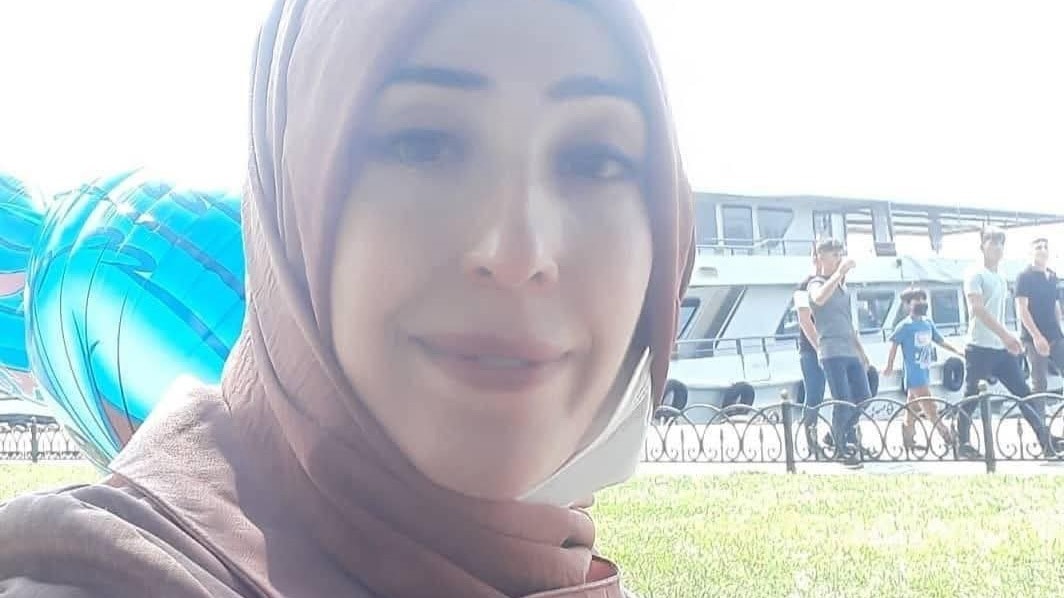 Çocuklarını kurtardı, minibüsün altında kalarak hayatını kaybetti