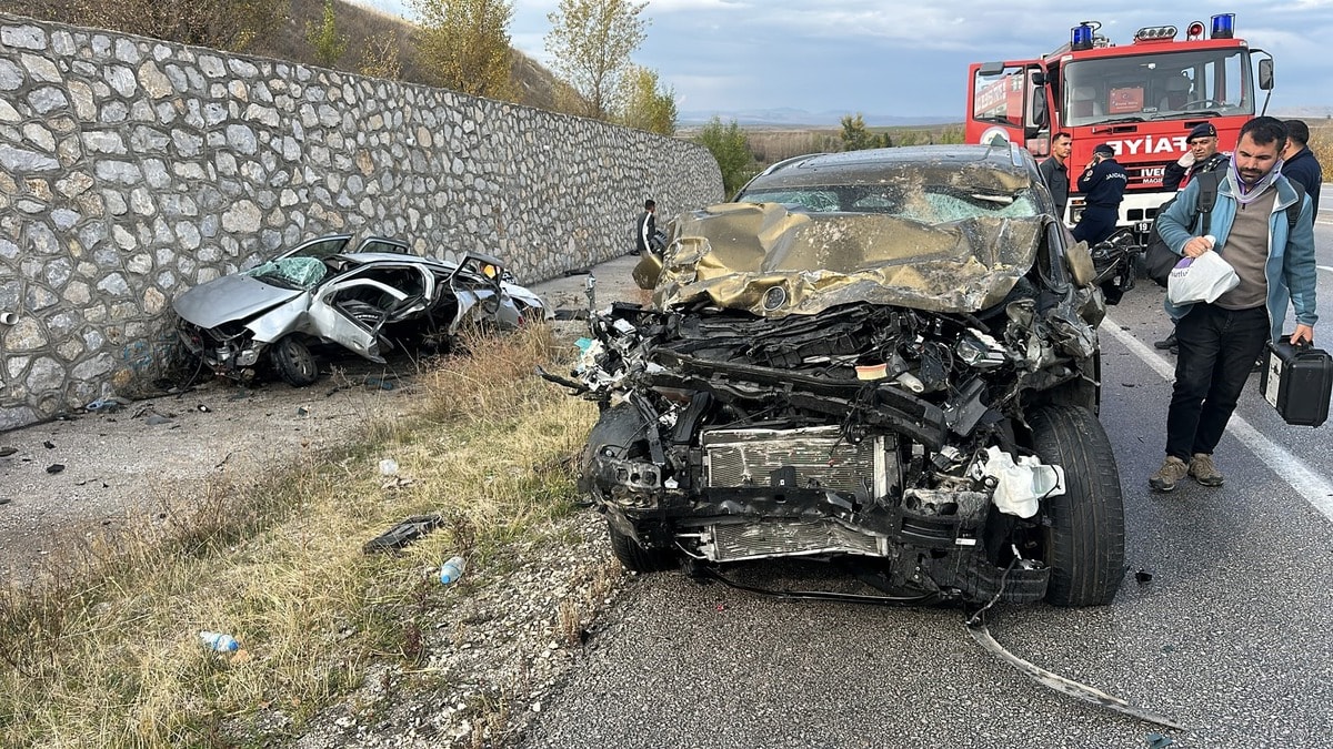 Çorum'da can pazarı! Feci kazada 4 kişi öldü, 2 kişi yaralandı