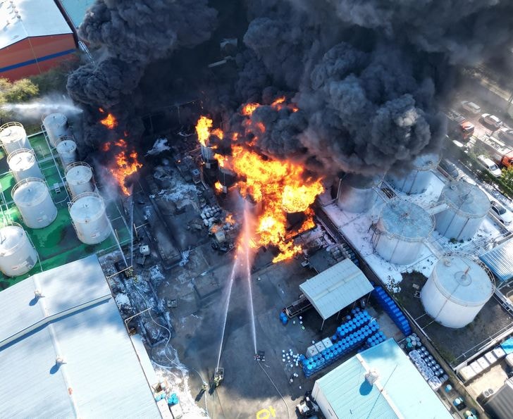 Güney Kore'de kimya fabrikasında yangın: 7 bin kişi tahliye edildi