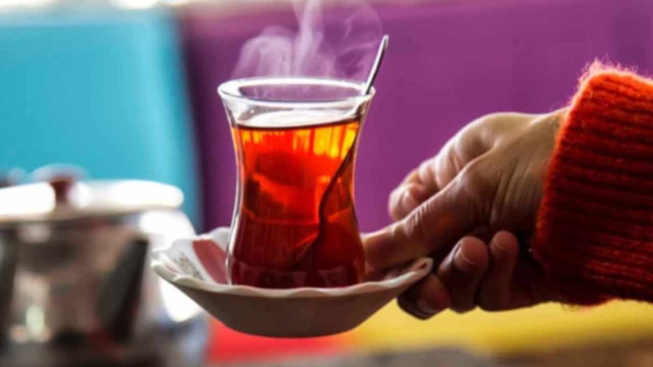 Demleme suyuna 2 tane atmak yetiyor: Çay ne acılaşıyor ne bulanık kalıyor