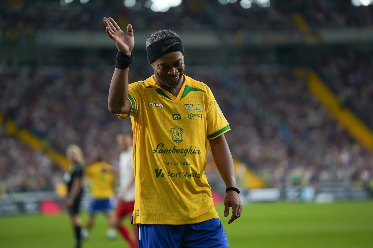 Ronaldinho 46 yaşında sahalara geri dönüyor! Maça çıkacağı tarih belli oldu
