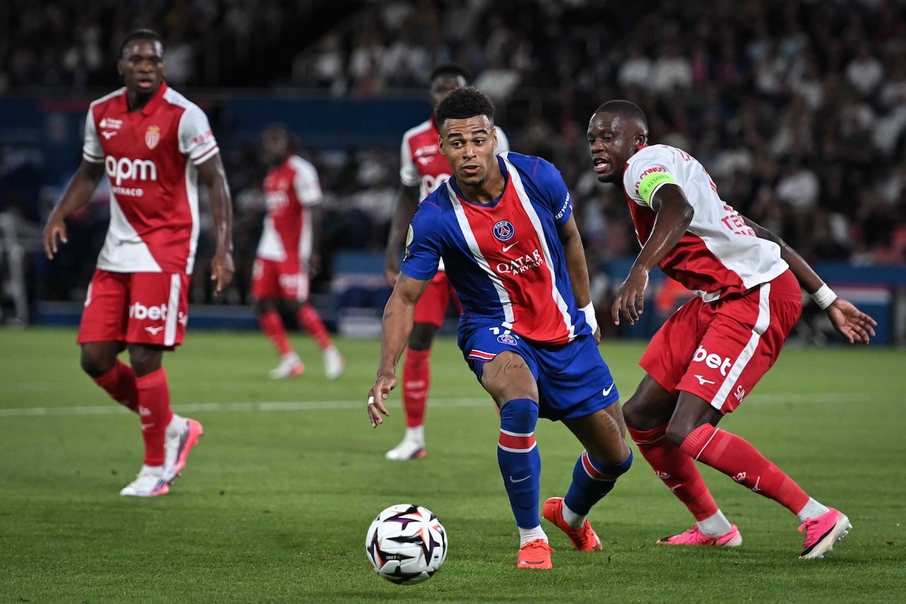 Fransa'daki protestolar nedeniyle PSG-Lyon maçı ertelendi