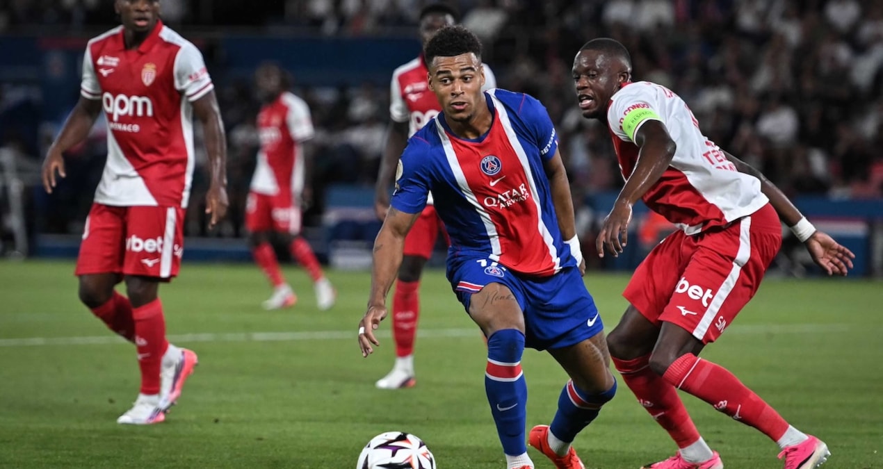 Fransa'daki protestolar nedeniyle PSG-Lyon maçı ertelendi