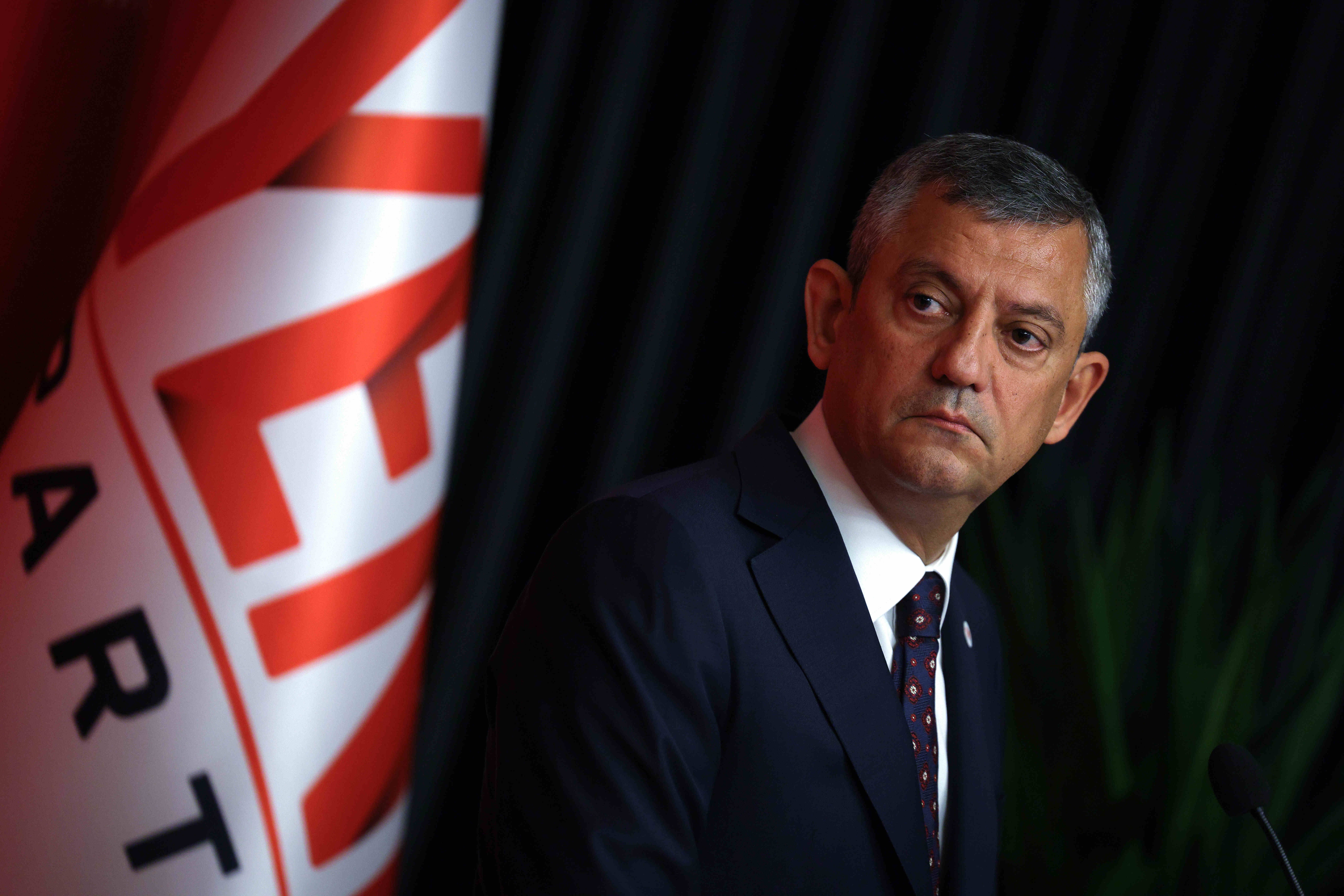 YENİ PARTİ BİRİNCİ, AKP İKİNCİ SIRADA